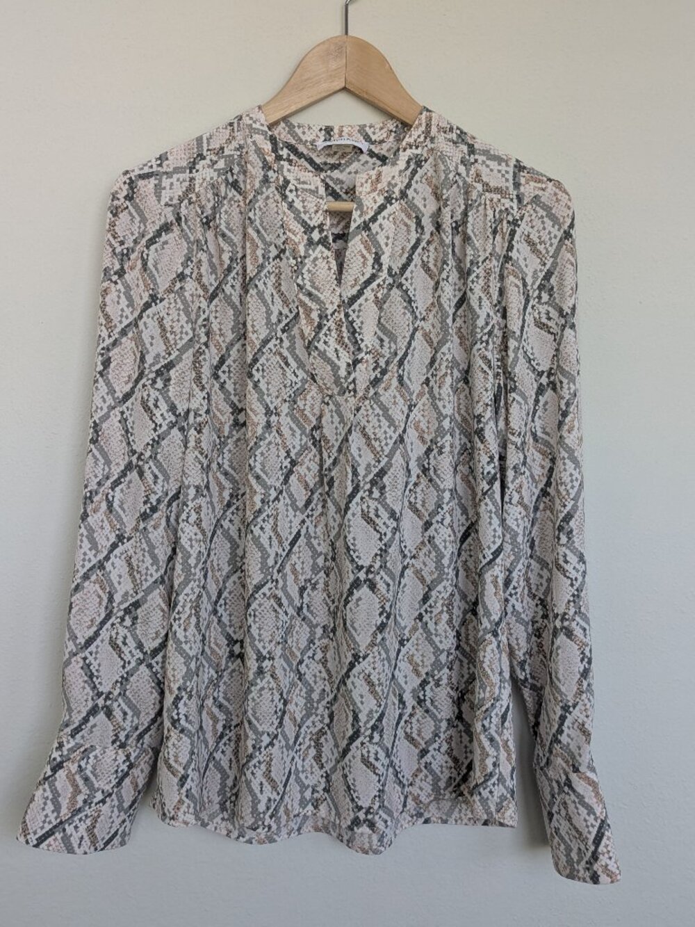 Calvin Klein Women's Small Long sleeve Snake Skin Print Business Casual